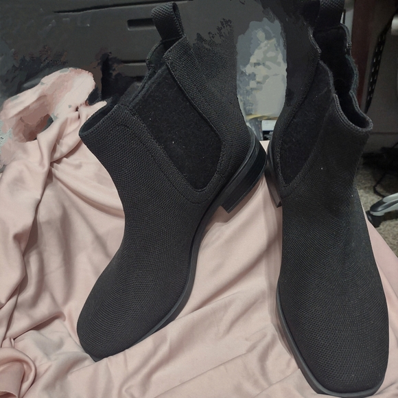 Viviana Black Ankle Boots - Picture 3 of 3